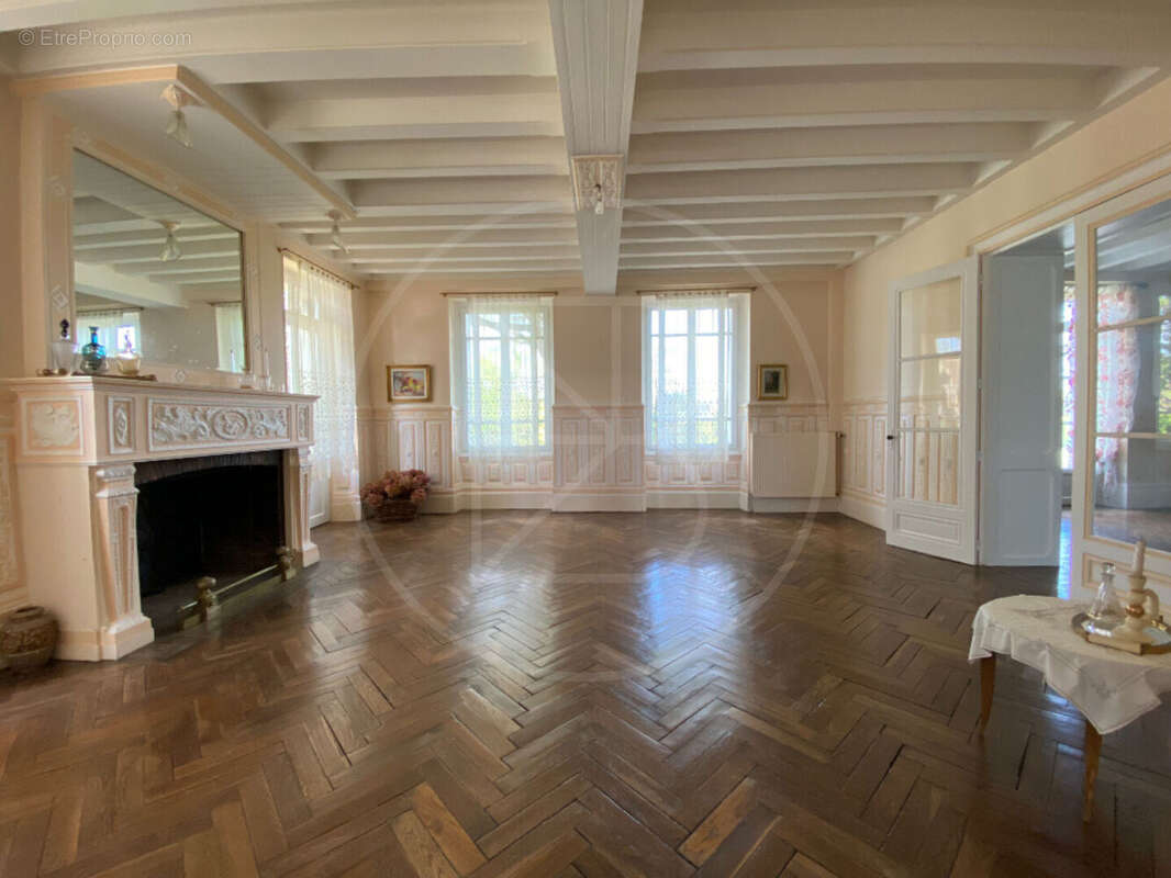 Maison à COUTRAS