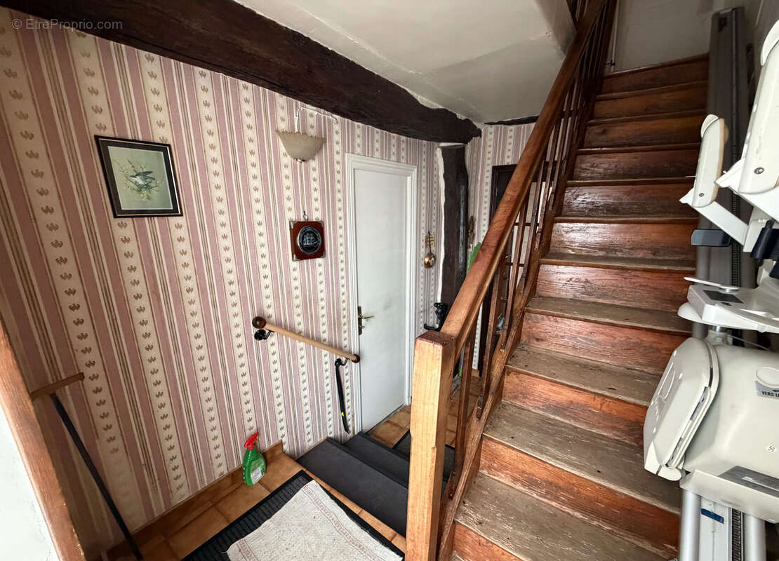 Maison de Bourg à Saint-Sulpice-Laurière - photo 4
