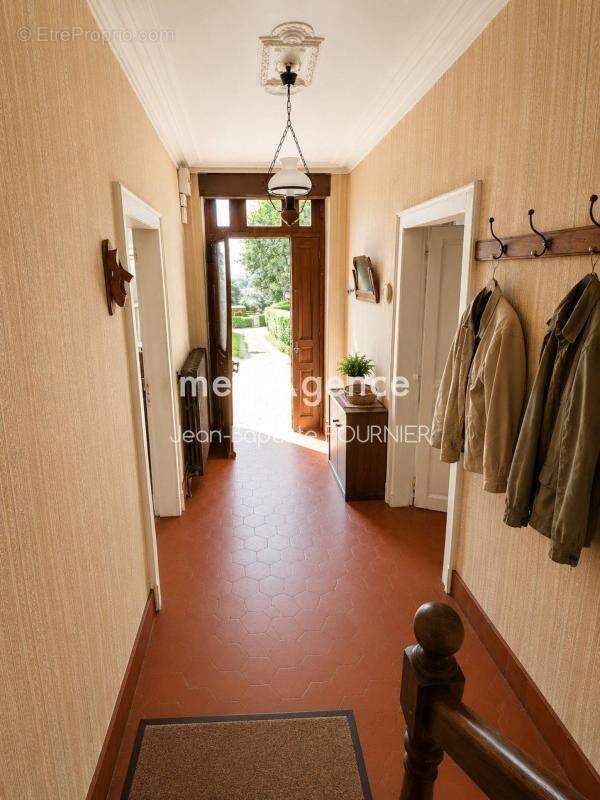 Maison de Maître avec dépendances – Terrain de plus de 4 400 m² - photo 5