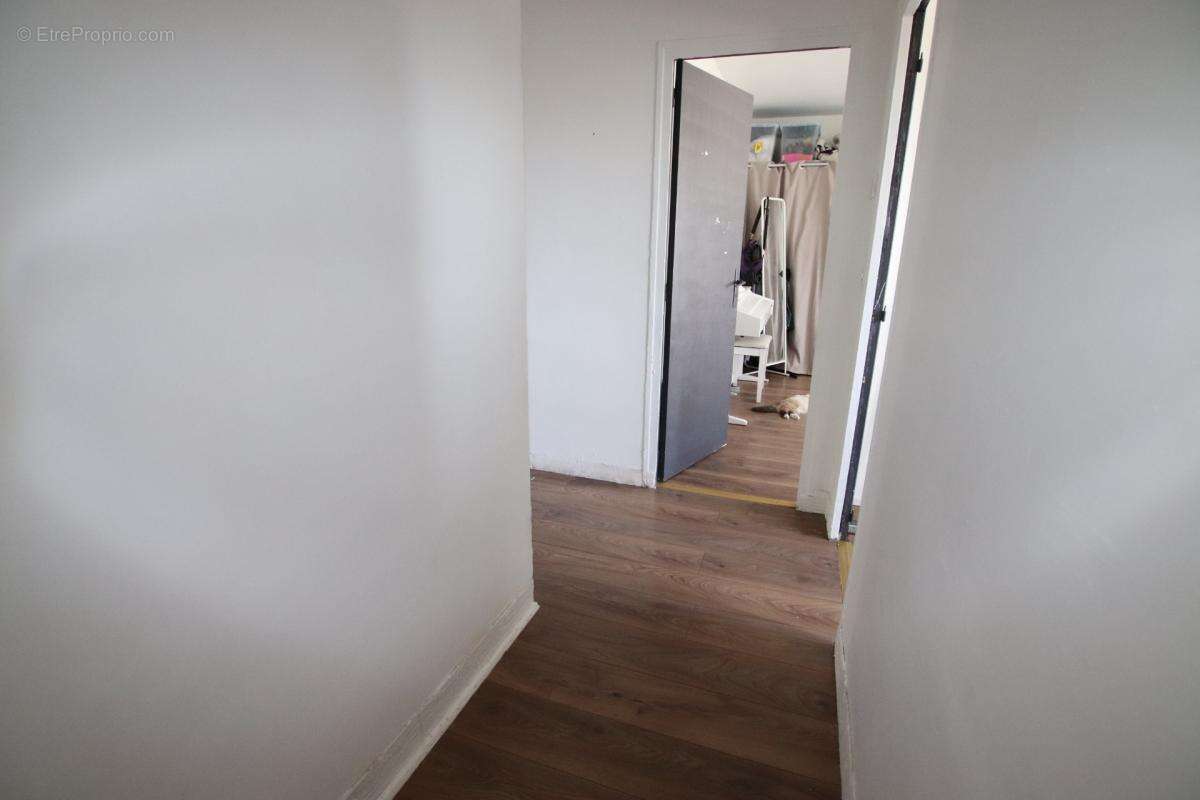 ORLEANS, secteur proche faubourg bannier, à 6' à pied de la gare appartement de plus de 100m2, 3 chambres à rafraichir - photo 12