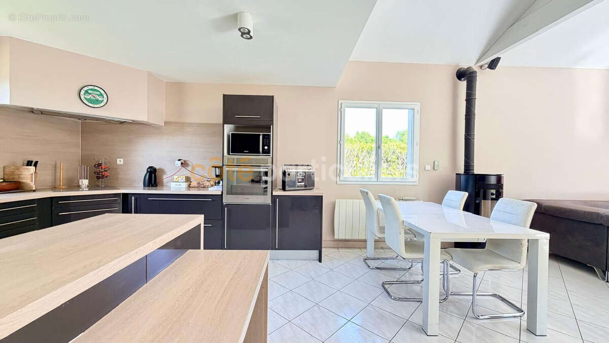 Maison à NEGREPELISSE