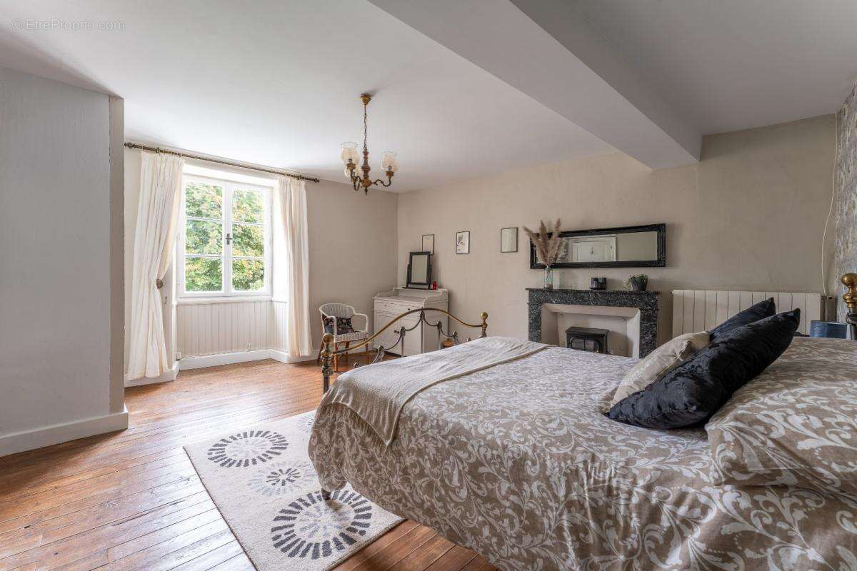 Maison à NANTEUIL-EN-VALLEE