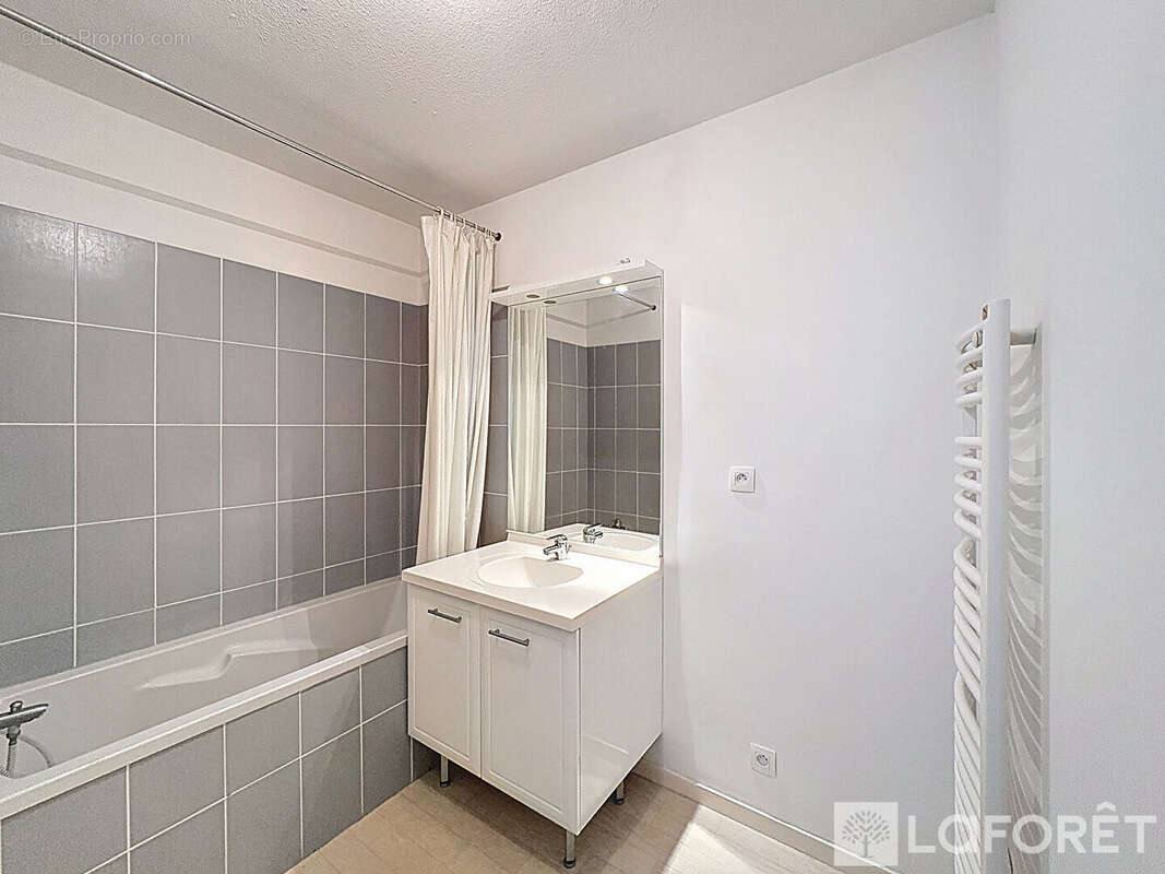 Appartement à L'ISLE-D'ABEAU