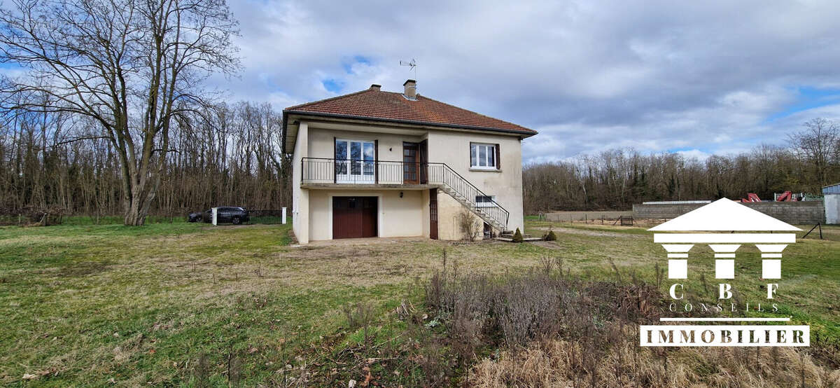Maison à OUROUX-SUR-SAONE