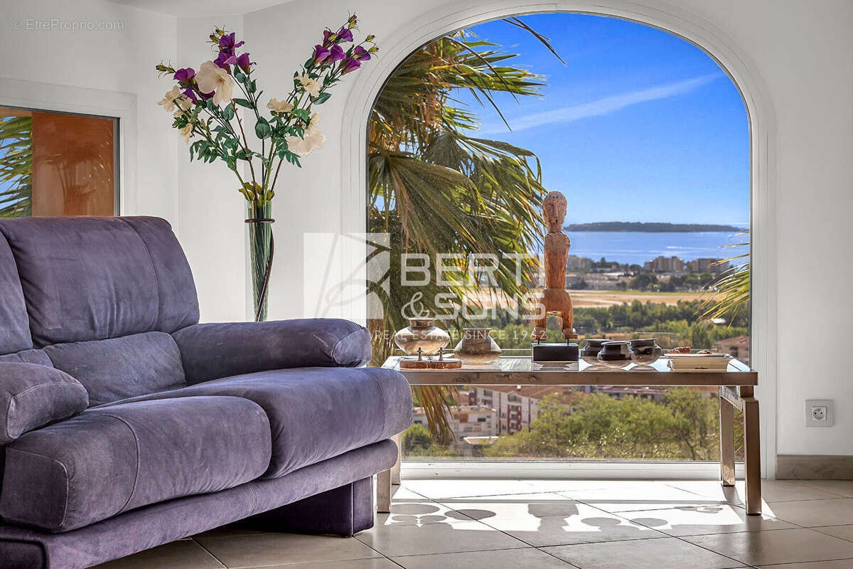Villa de standing - vue mer et collines - photo 7