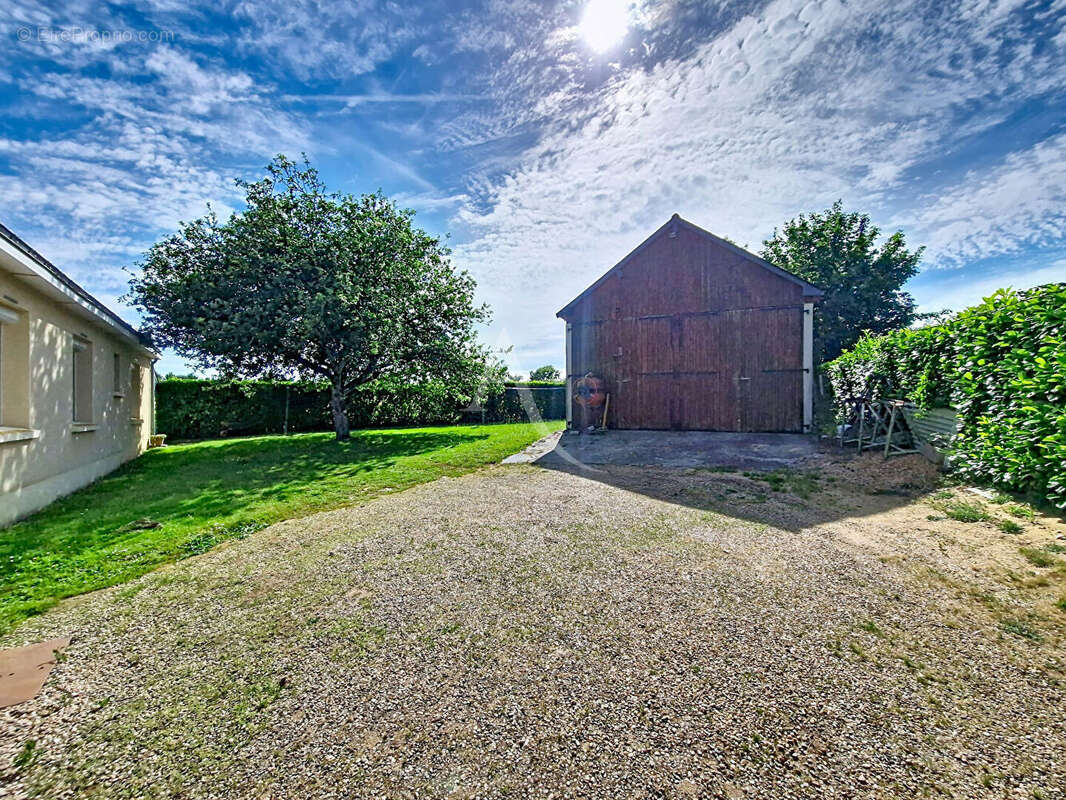 Maison à GREZ-NEUVILLE