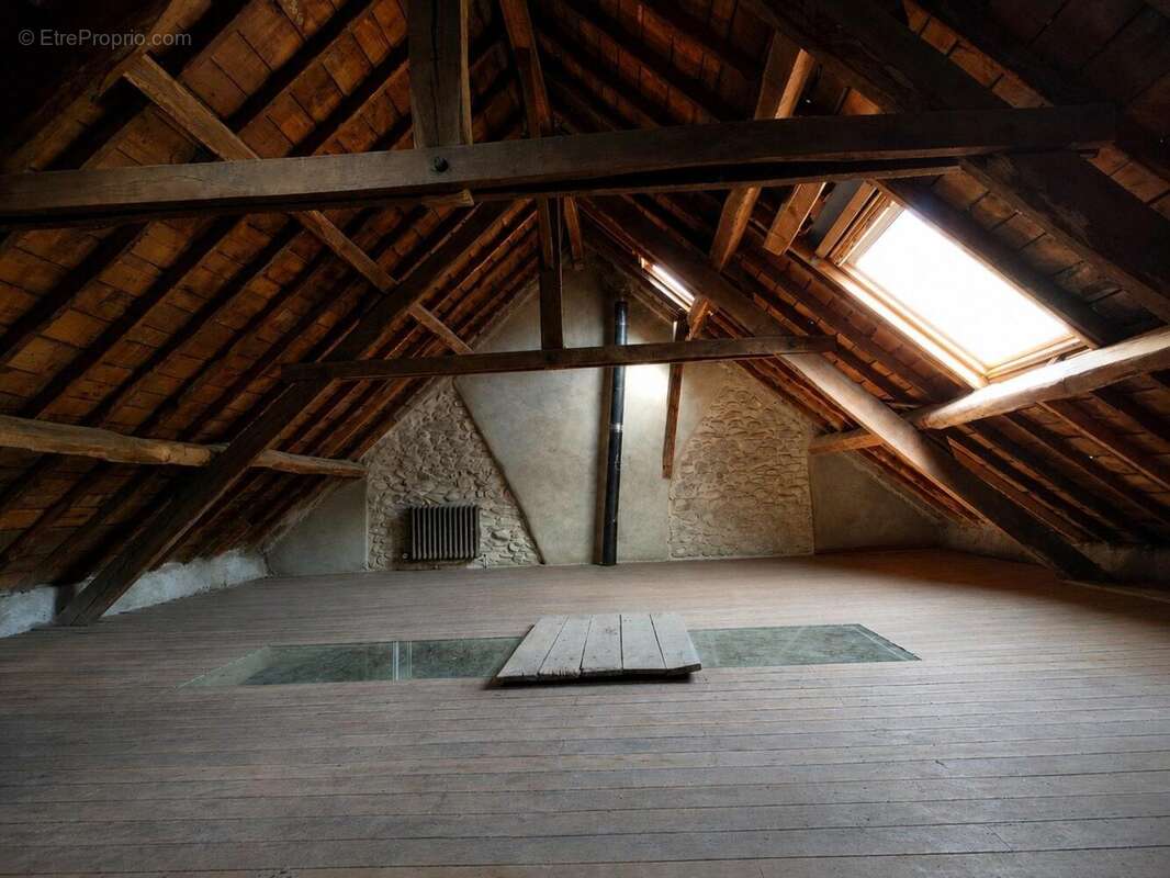 Maison 152 m² à Bourg-Lastic  - photo 9