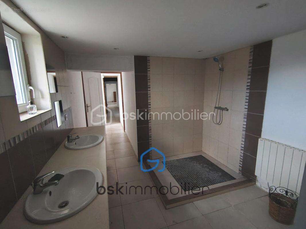 Maison à GRANDVILLIERS