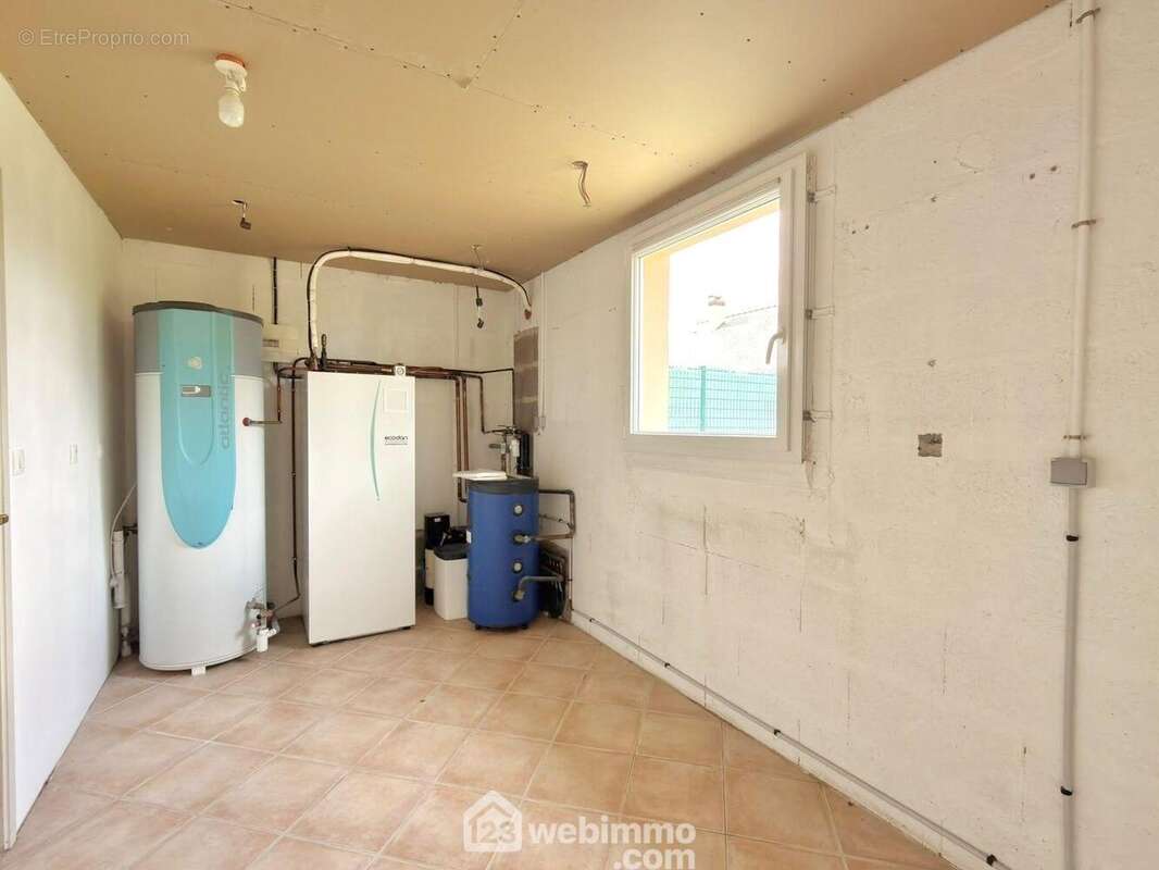 Maison 99 m² à Beaufort-En-Vallee  - photo 9