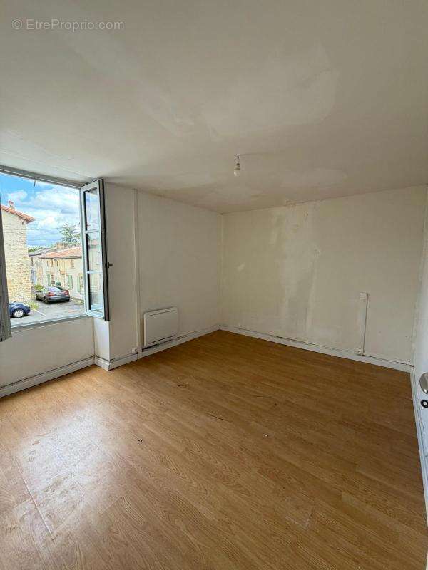 Maison 83 m² à La Mothe-Saint-Heray  - photo 4