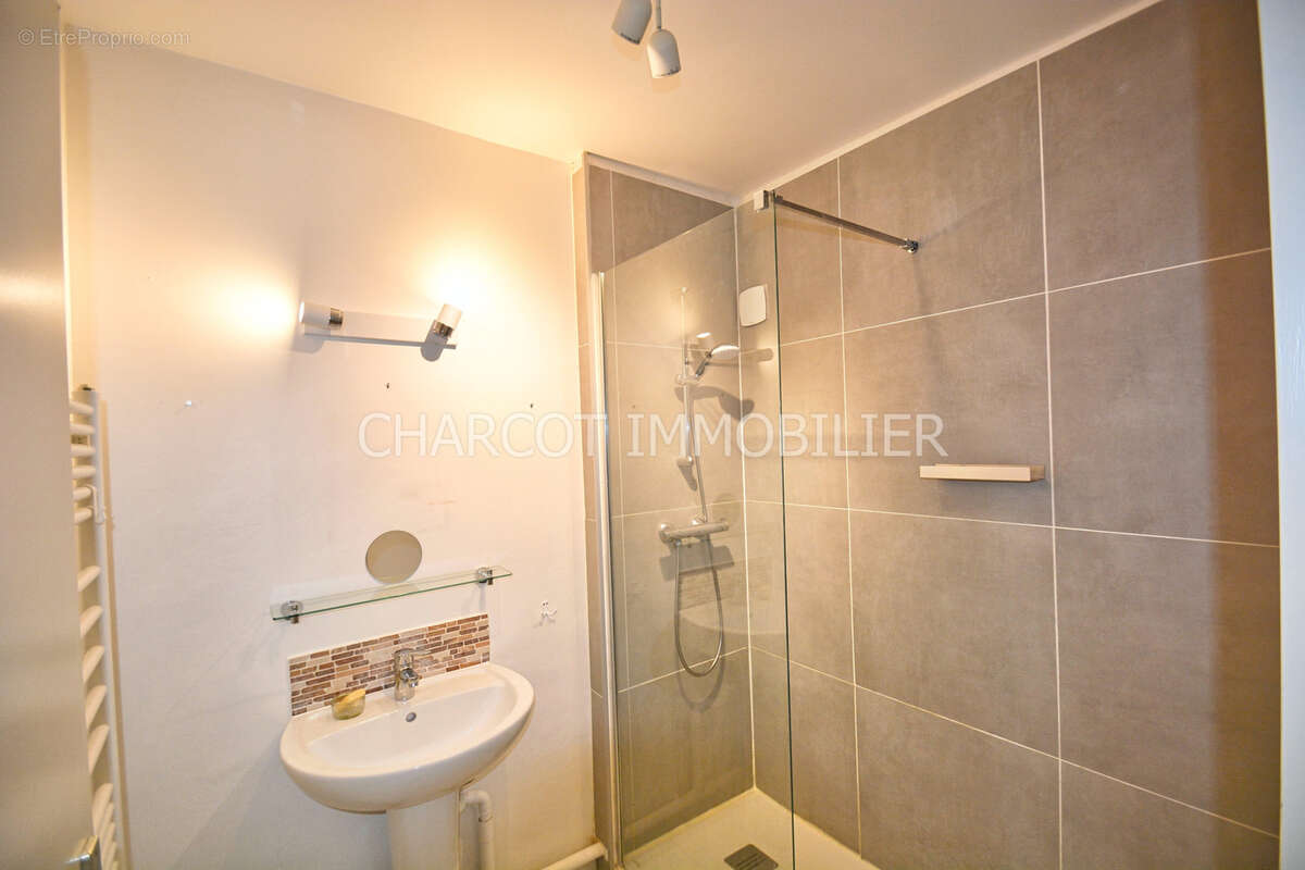 LYON 9ème - APPARTEMENT SPACIEUX 4 pièces - Quartier recherché, calme, prox ttes commodités - photo 12