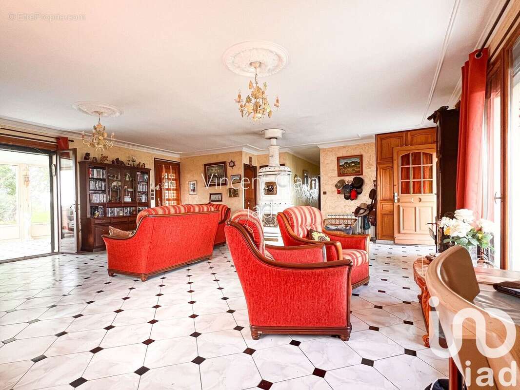 Maison 175 m² à Fontaine-Chalendray  - photo 4