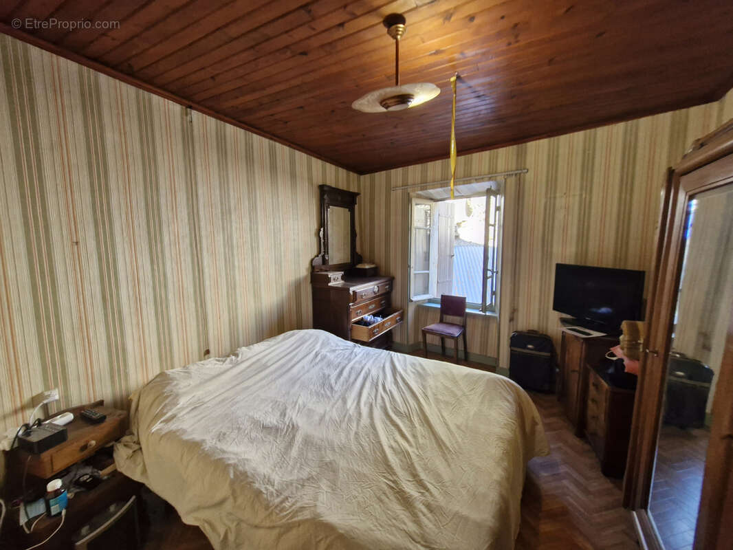 Maison à MURAT-SUR-VEBRE