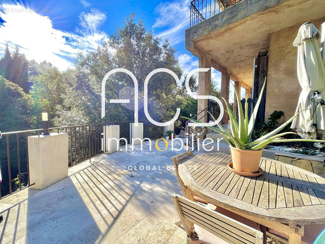 Appartement à MOUGINS