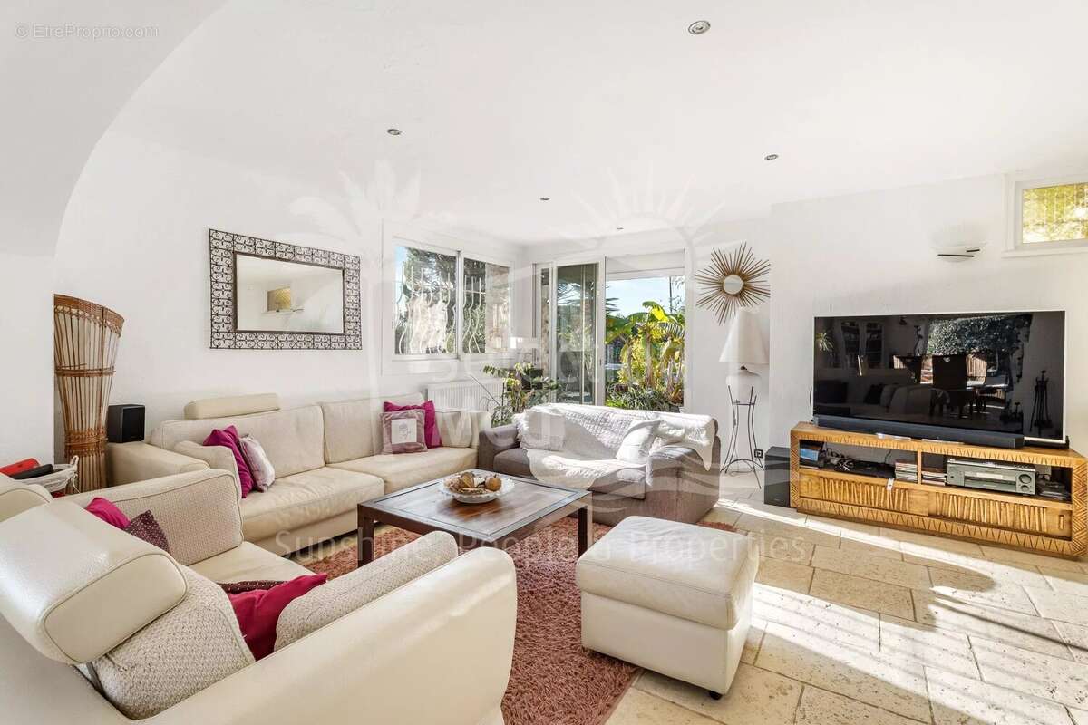 Maison à TOURRETTES-SUR-LOUP