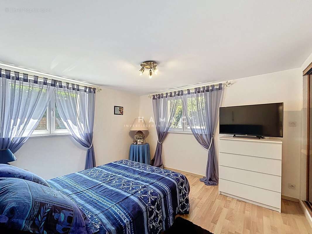 Maison à LA TOUR-DE-SALVAGNY