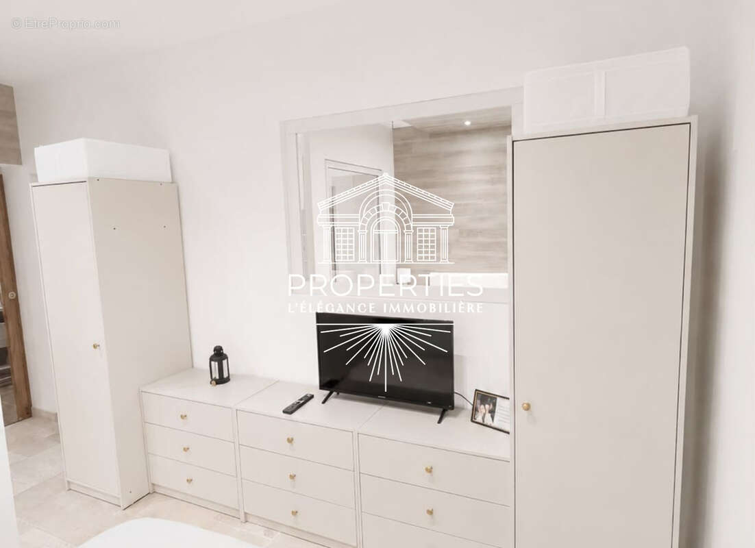 Bormes - maison renovee de 131 m² - divisee en deux appartements - photo 9