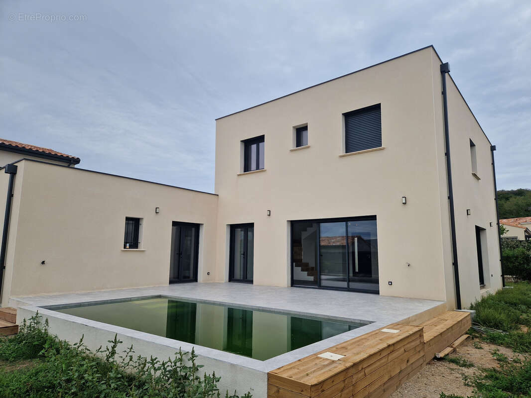 Maison à MONTELIMAR