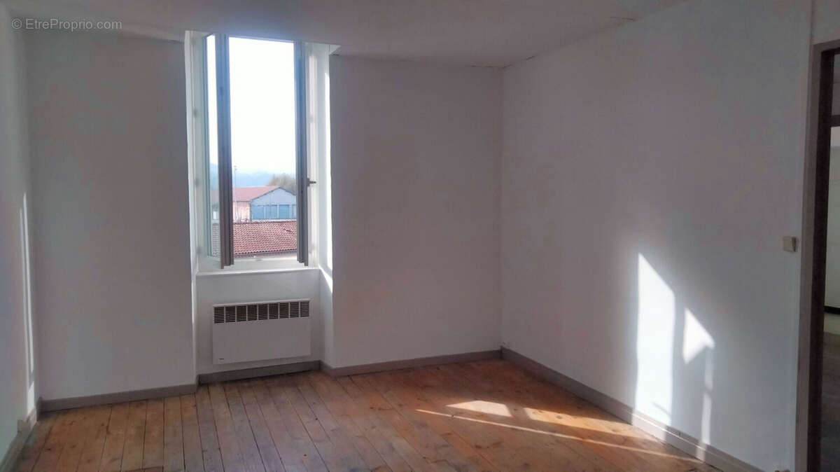 Appartement à LE TEIL