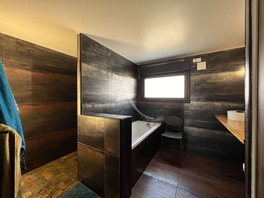 Maison 135 m² à Saint-Michel-En-L'herm  - photo 5