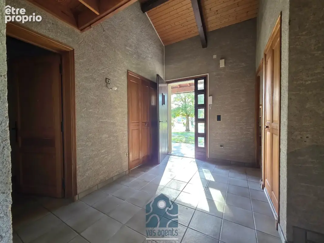 Propriété 6 pièces 4 chambres avec grange, cave, maison d'ami et dépendances - photo 3