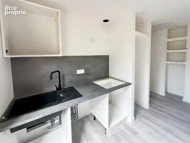 Appartement À Vendre F2 avec combles CENTRE VILLE ROMAINVILLE - photo 5