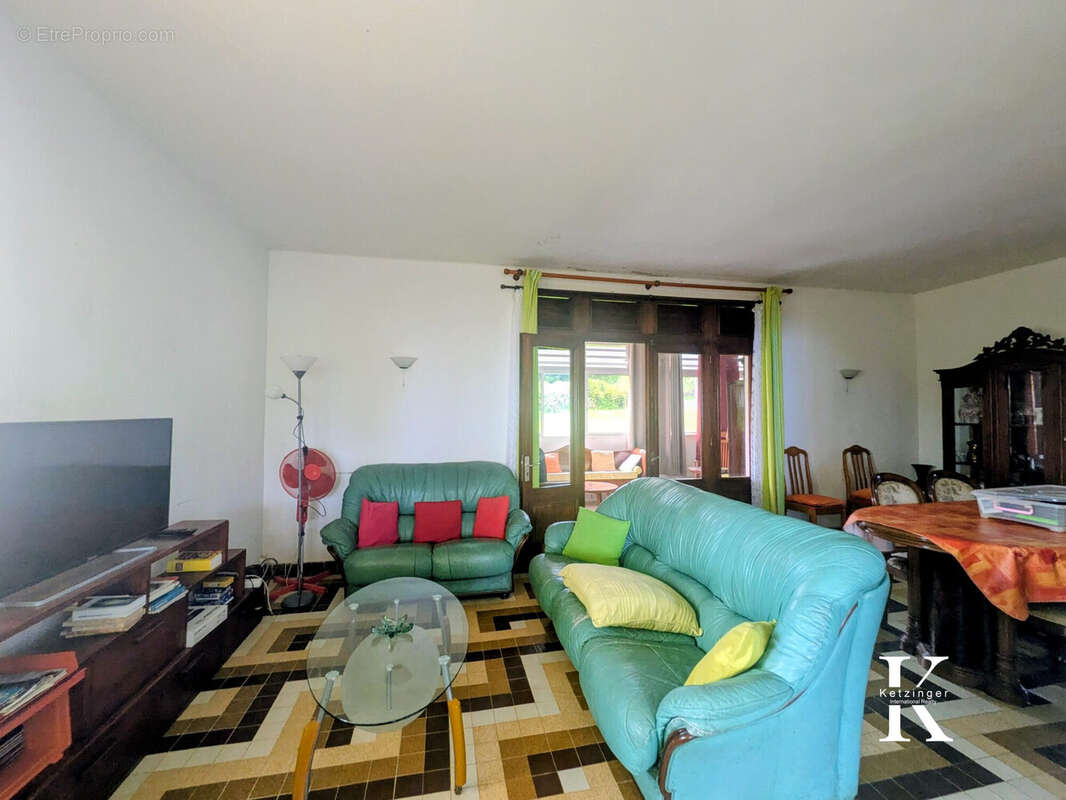 Maison 150 m² à Saint-Claude  - photo 6