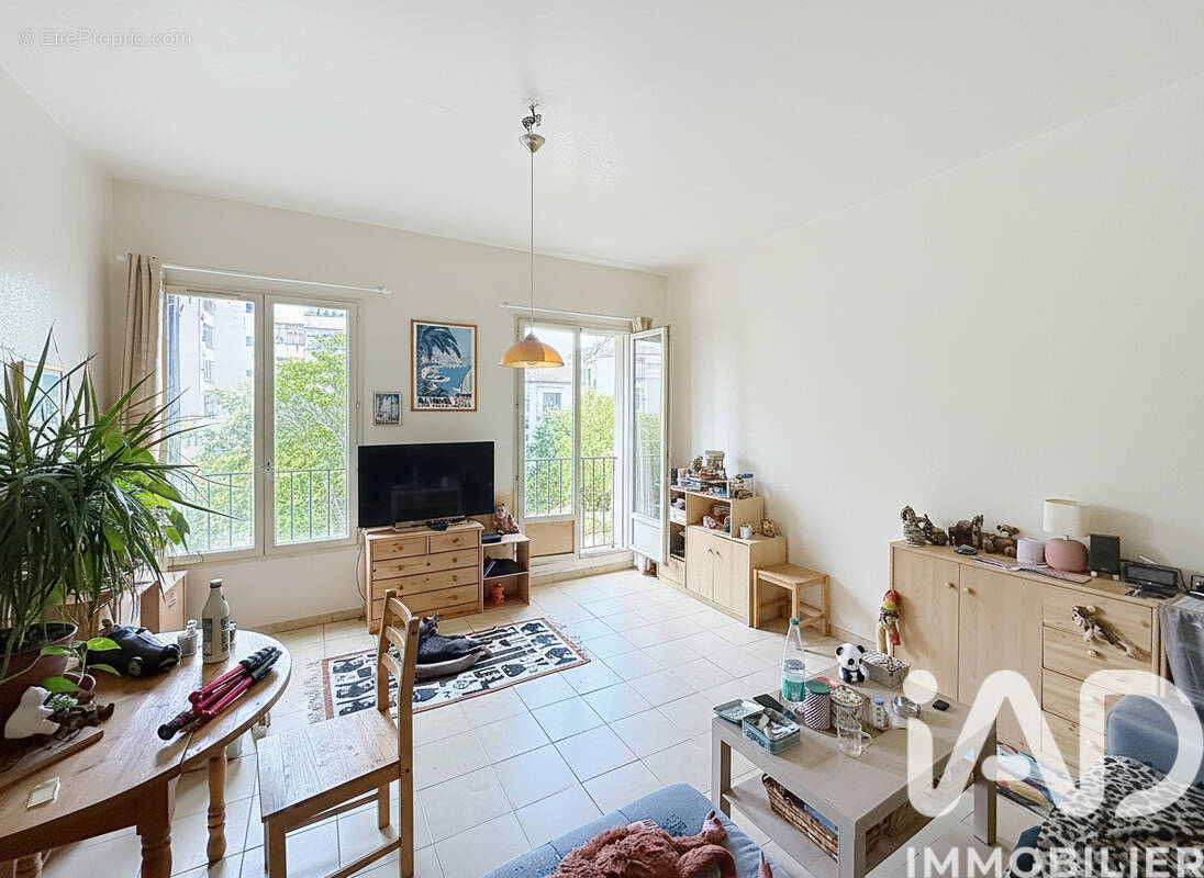 Photo 1 - Appartement à MARSEILLE-5E