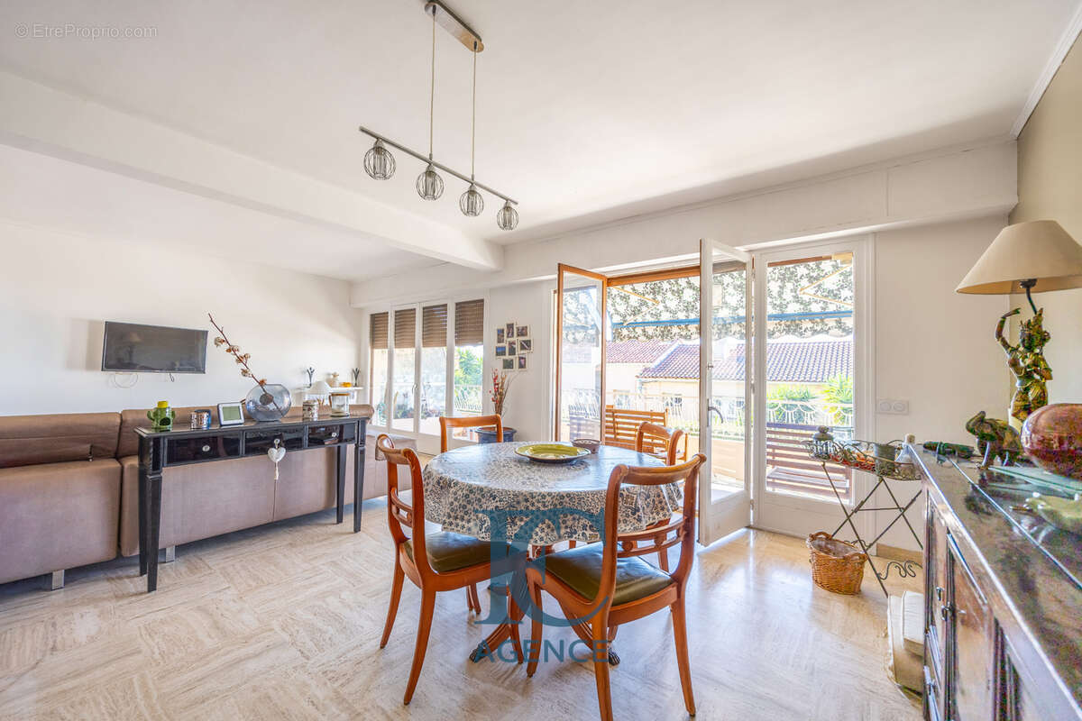 Appartement T3 de 90 m2 avec terrasse à deux pas du centre-ville - photo 3