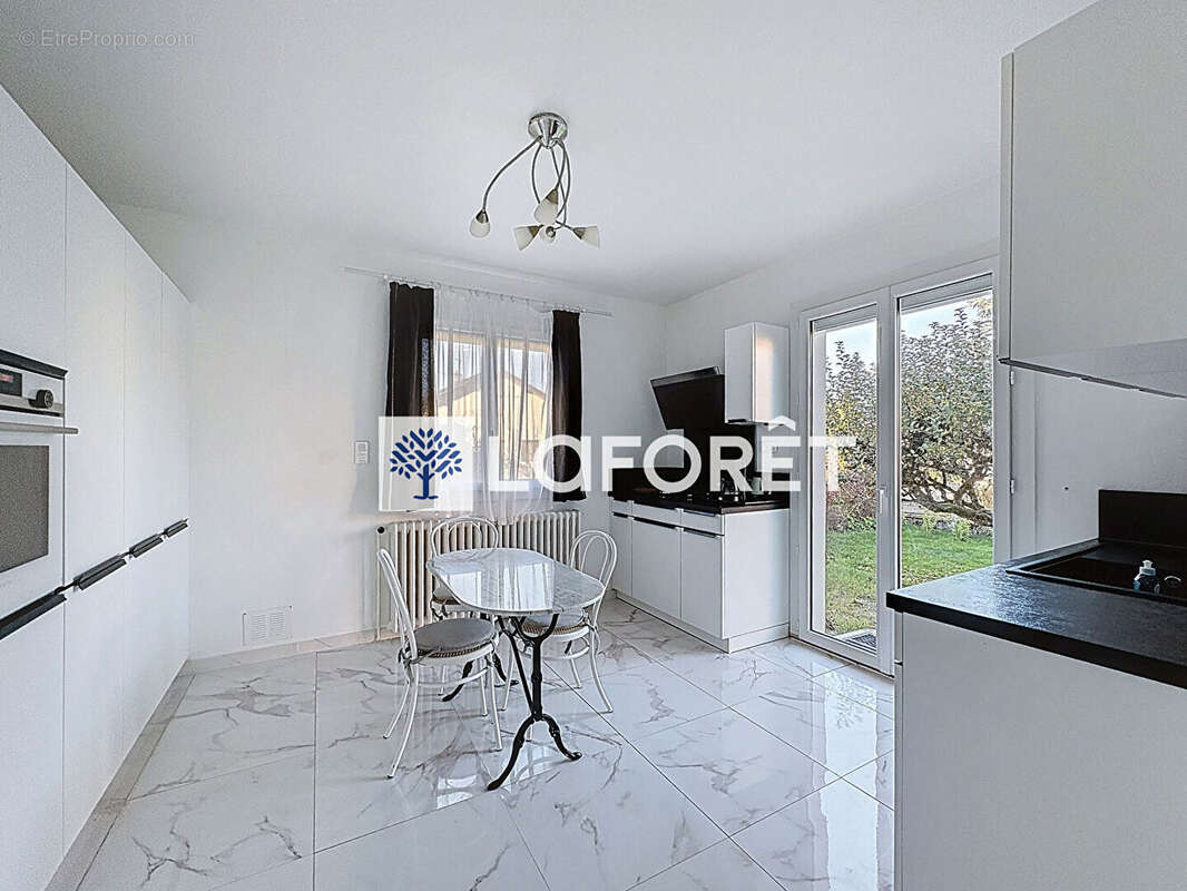 Maison à VIEUX-CHARMONT