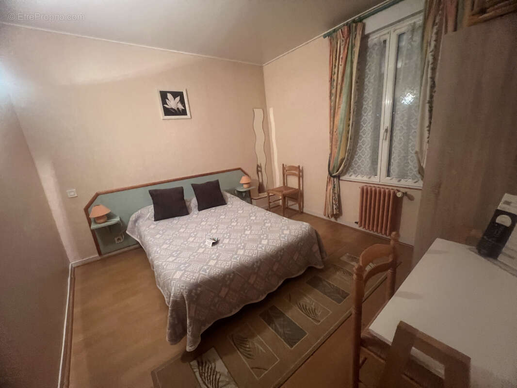 Commerce à JUGON-LES-LACS