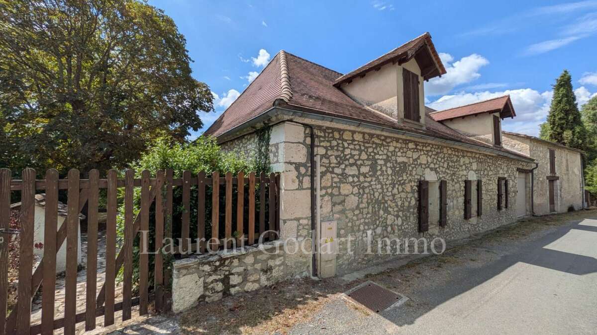 Maison en pierres avec dépendances - photo 10