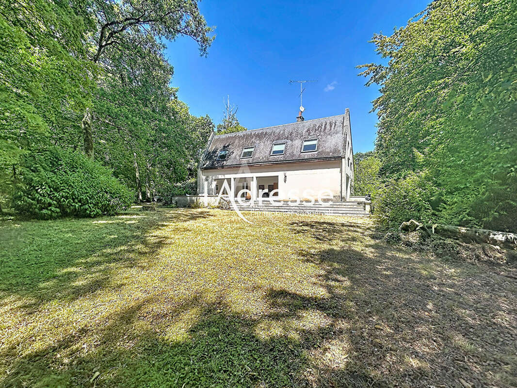 Maison d'architecte à vendre à Chambray-lès-Tours - 215m² sur terrain de 2500m² - photo 12