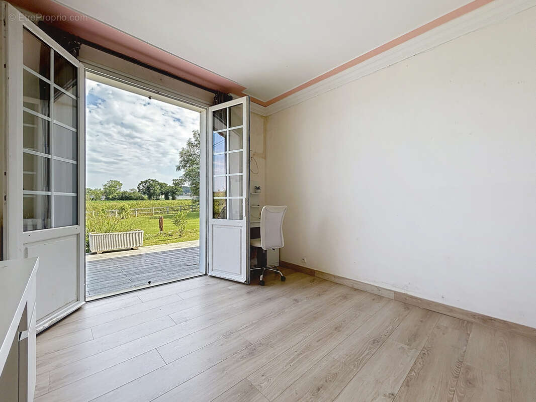 Maison à NEUFMESNIL