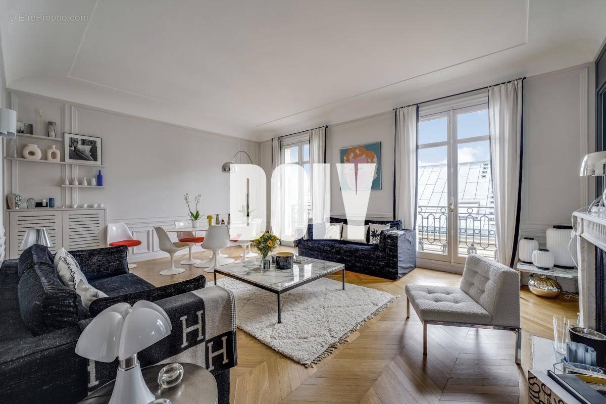 Appartement à PARIS-8E