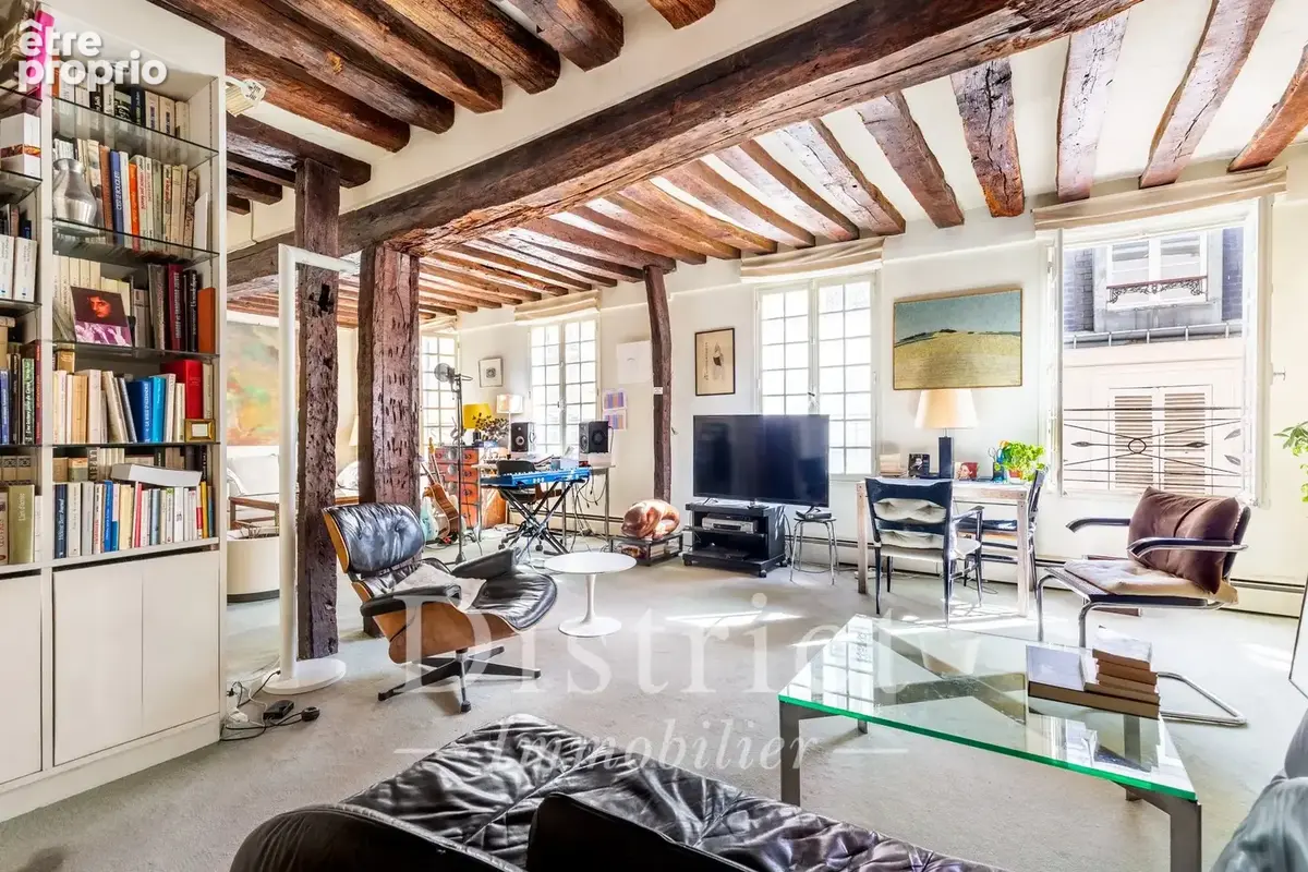 Ile Saint Louis. 5 pièces de 113m² en étage élevé avec ascenseur. - photo 2