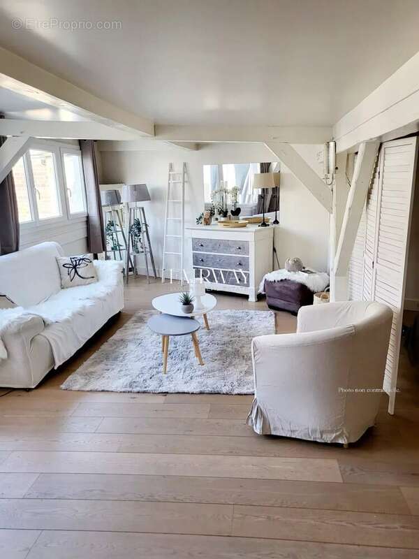 Appartement à PARIS-16E