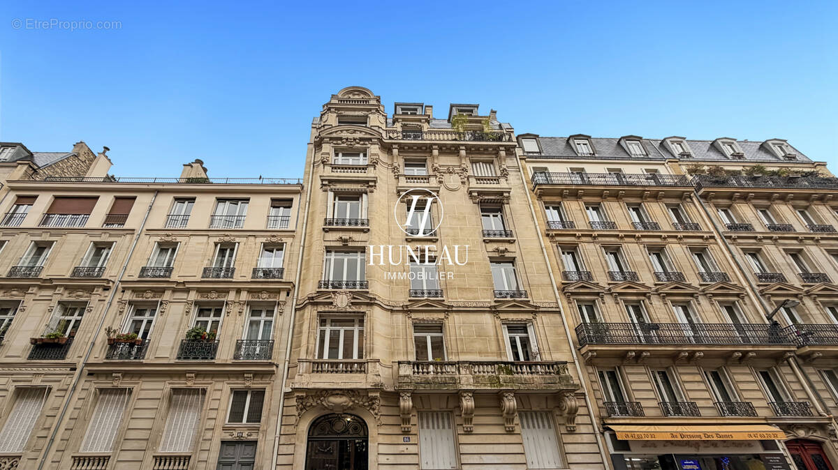 Appartement à PARIS-17E