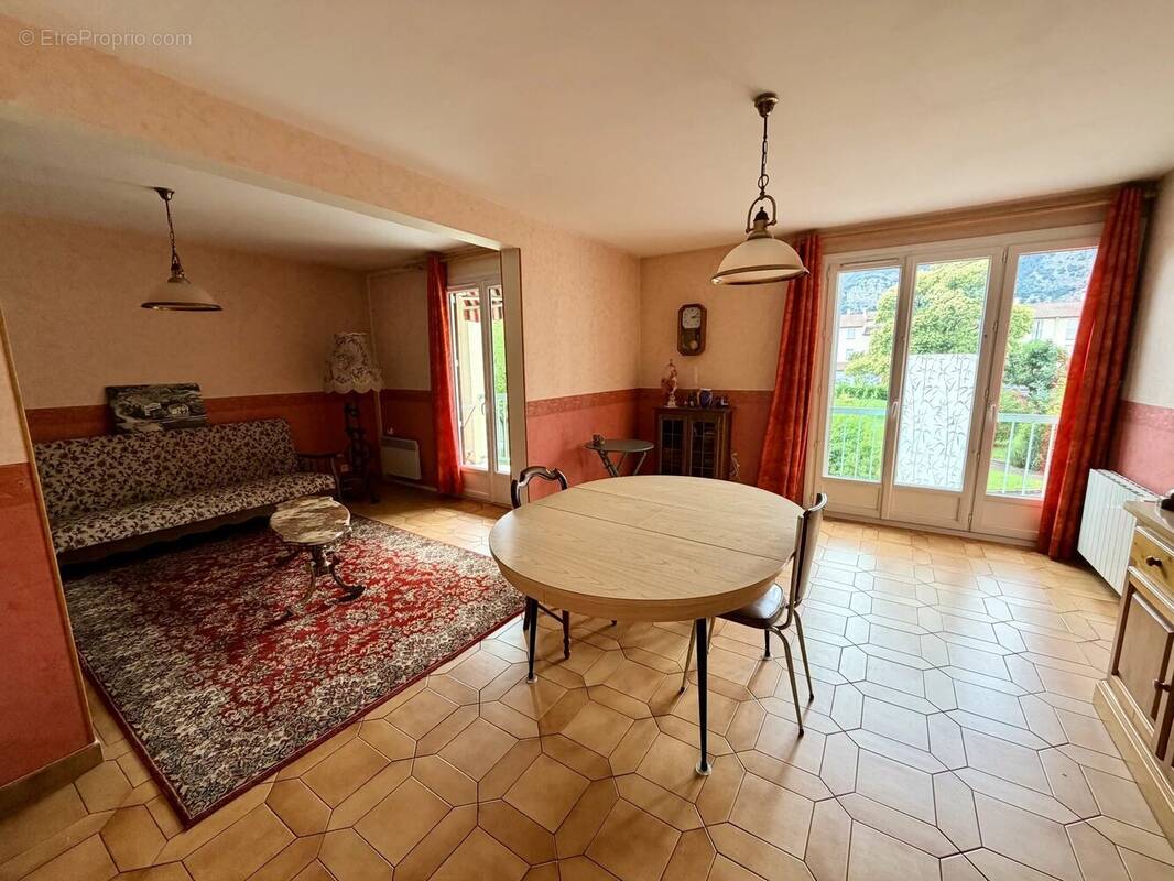 Appartement à GUILHERAND-GRANGES