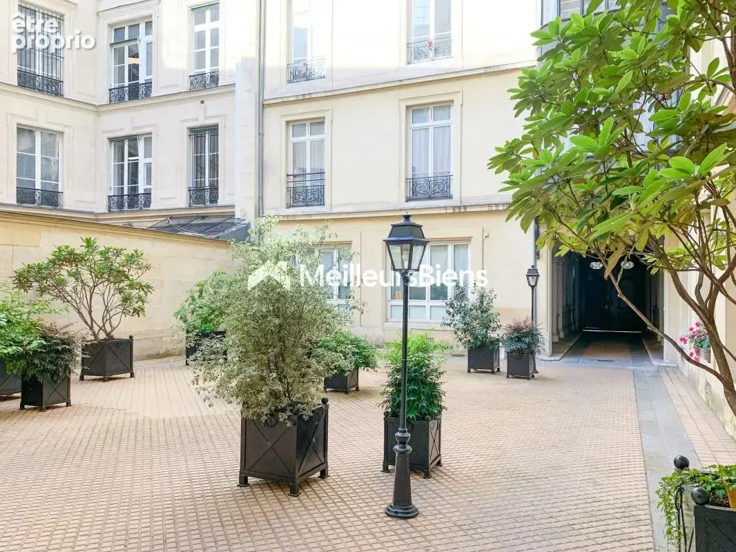 Paris 8e – Saint-Augustin : studio sur cour avec coin nuit indépendant, ascenseur - photo 12