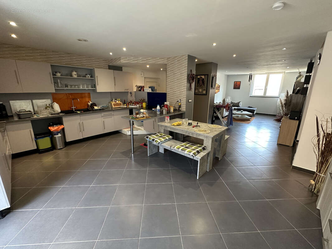 Immeuble de rapport   4 appartements   509 m2   rentabilité 9,88 % - photo 2