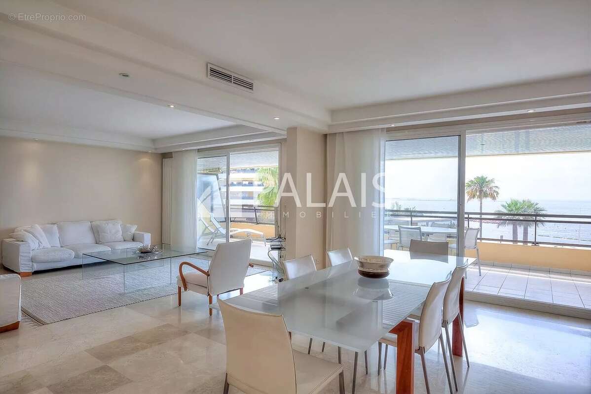 Appartement à SAINT-LAURENT-DU-VAR