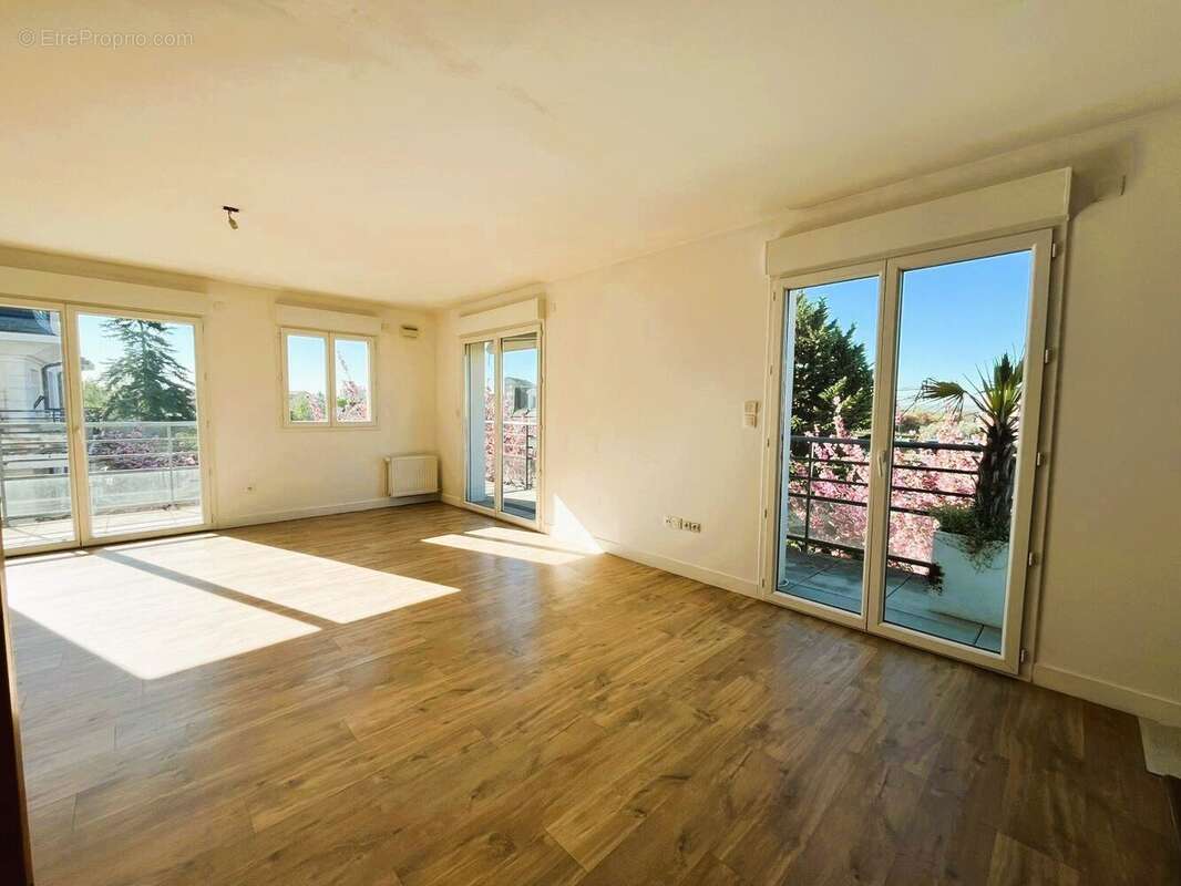 Appartement à SARTROUVILLE