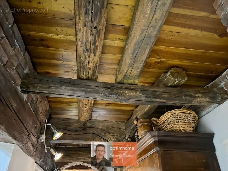 Maison à DOMMARTIN-LES-CUISEAUX