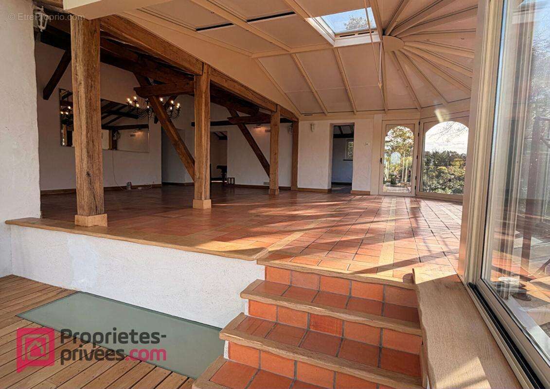 Maison à SAINT-PIERRE-DES-ECHAUBROGNES