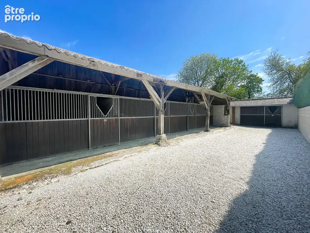 Finistère : Proche Huelgoat. Superbe domaine équestre. 3 maisons, un manège et 5 boxes. 3,5 hectares. - photo 17