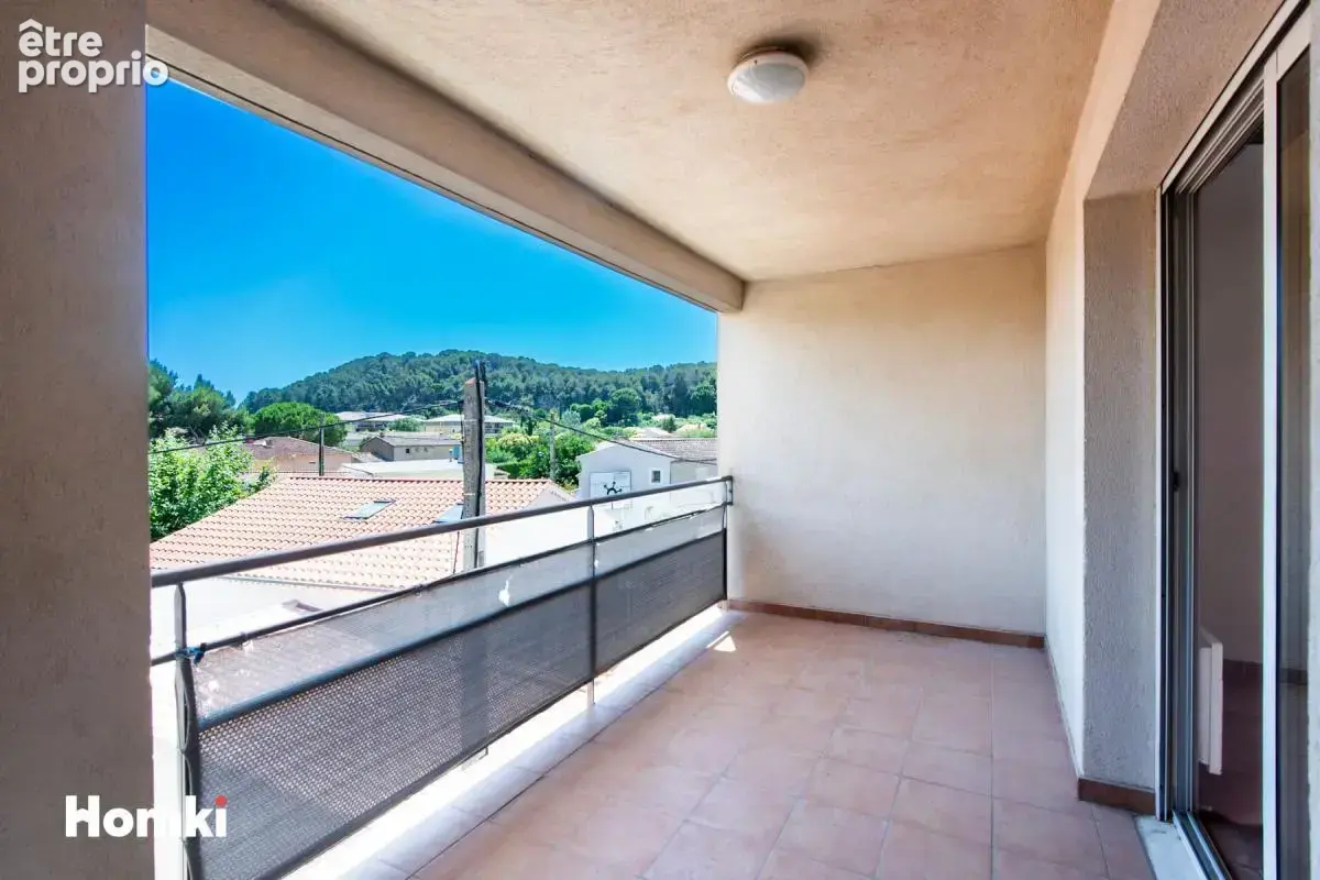 T2 dernier étage avec terrasse, parking et vue dégagée - Saint Chamas - photo 1