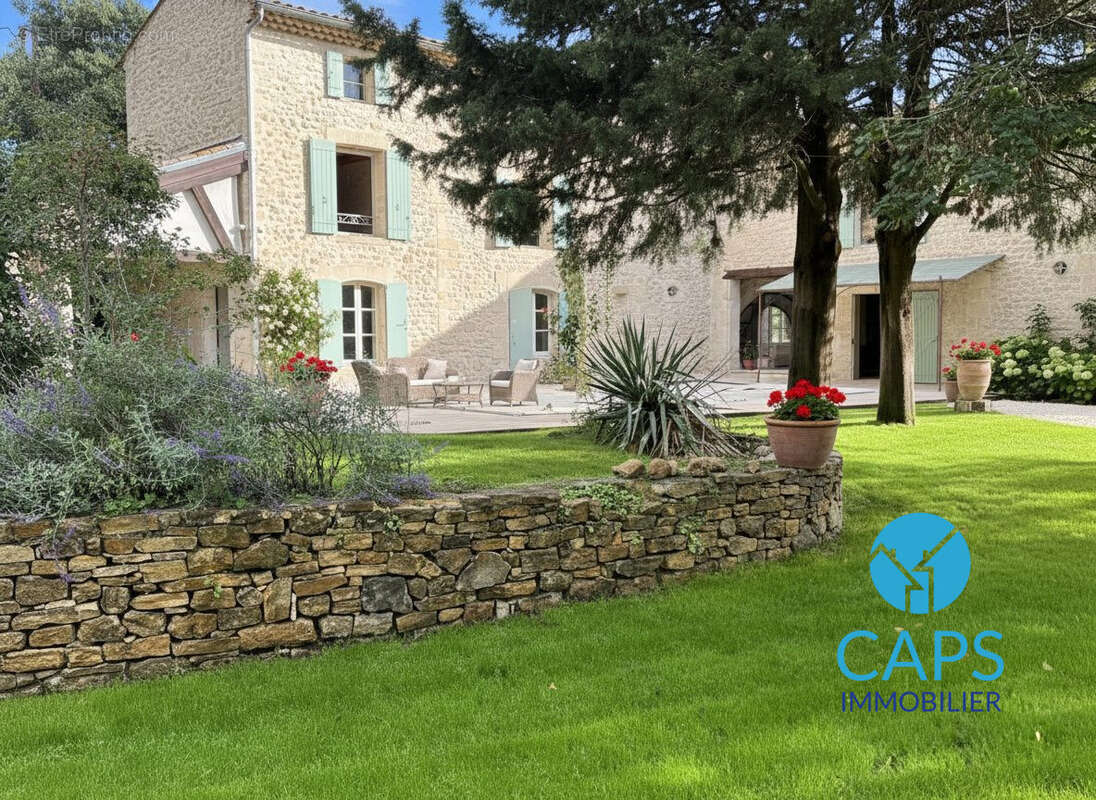 Maison 290 m² à Uzes  - photo 3