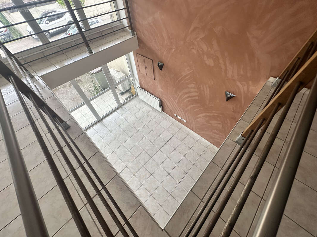 Autre à SAINT-JULIEN-LES-VILLAS