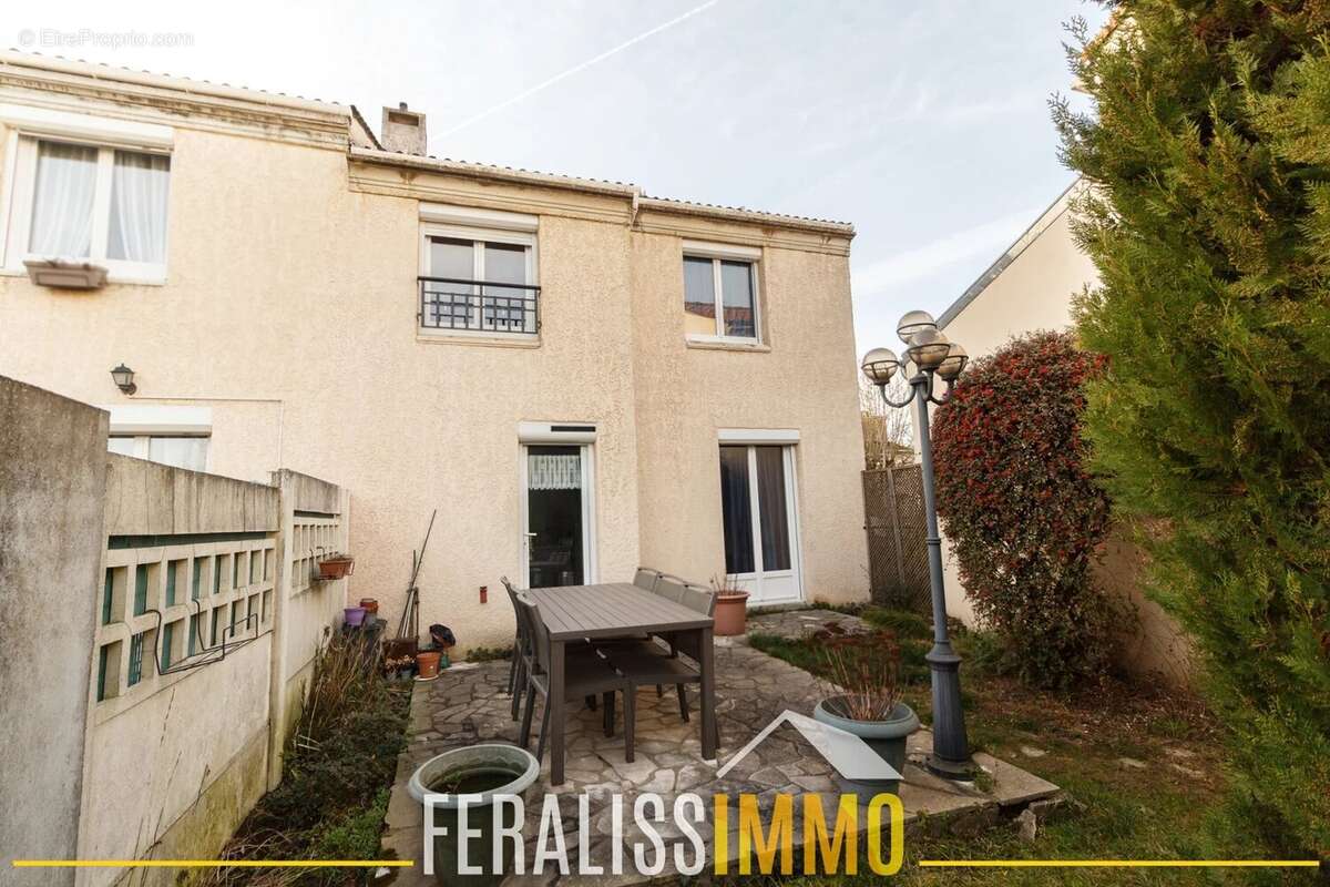 Maison à JOUY-LE-MOUTIER